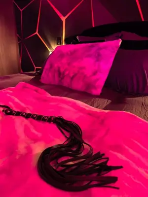 Un ou plusieurs lits dans un hébergement de l'établissement Secret 673 Love Room et Spa