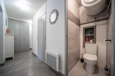 Salle de bains dans l'établissement Les Lauriers