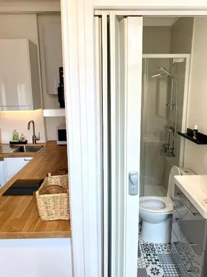 Salle de bains dans l'établissement Le charmant Rousseau
