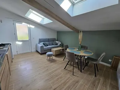 Coin salon dans l'établissement Mon pinot bord de l'eau