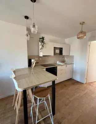Cuisine ou kitchenette dans l'établissement Little Ohana