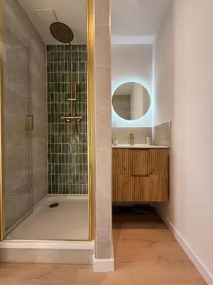 Salle de bains dans l'établissement Little Ohana