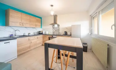 Cuisine ou kitchenette dans l'établissement Le Colisée