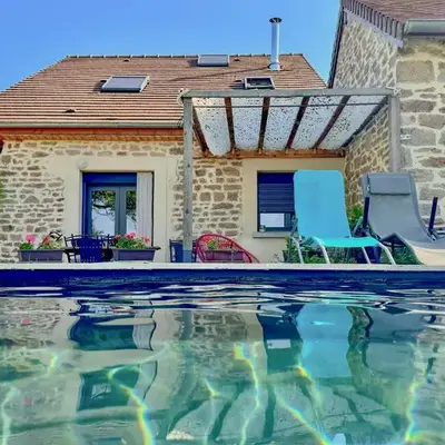 Cottage With Natural Pool In Burgundy
