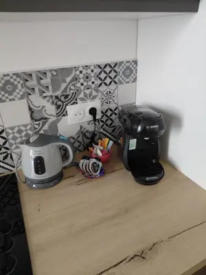 Plateau bouilloire dans l'établissement Appartement pour deux - charmant