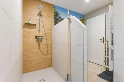 Salle de bains dans l'établissement L'Aligoté - T3 95m2, terrasse 40m2 & parking privé