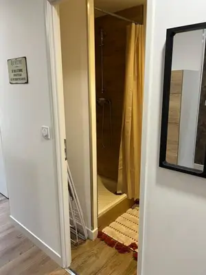 Salle de bains dans l'établissement Appartement F2 de 55 m2