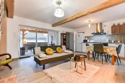 Cuisine ou kitchenette dans l'établissement Le Chardonnay T3, terrasse 30 m2 & parking privé