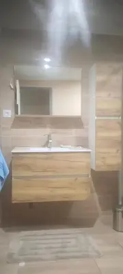 Salle de bains dans l'établissement Appartement charmant à Charnay-lès-Mâcon avec jardin