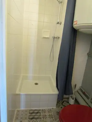 Salle de bains dans l'établissement Charmant studio meublé