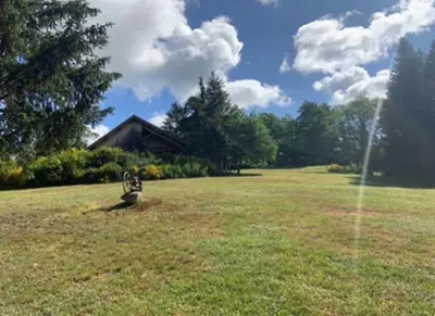 Jardin de l'établissement Chalet canadien en Morvan