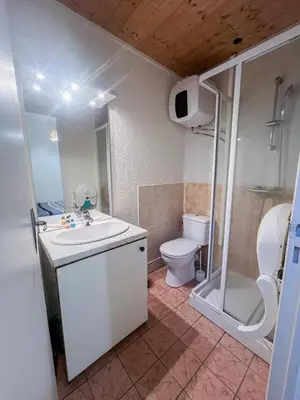 Salle de bains dans l'établissement le primo - Château - Ville