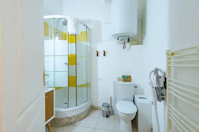 Salle de bains dans l'établissement Le théâtre 2