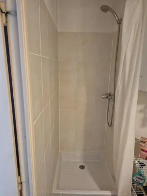 Salle de bains dans l'établissement Studio meublé centre ville Paray 1B07