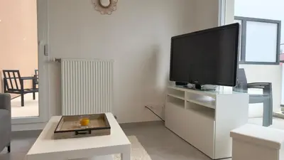 Télévision ou salle de divertissement dans l'établissement Le Mignon - T2 - 4 personnes - Combe Persil