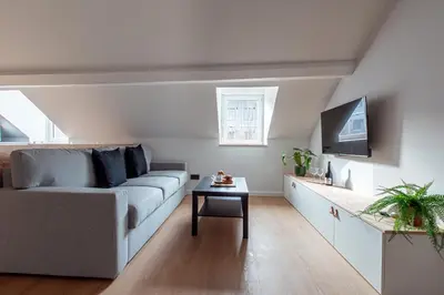 Télévision ou salle de divertissement dans l'établissement Le Jaune Girasol - Résidence Mariotte