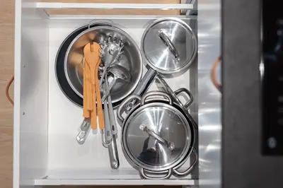 Cuisine ou kitchenette dans l'établissement Résidence Mariotte - Le Bleu Majorelle - Appartement indépendant