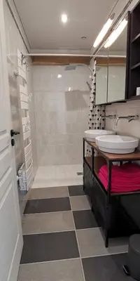 Salle de bains dans l'établissement OlbiaMorvan