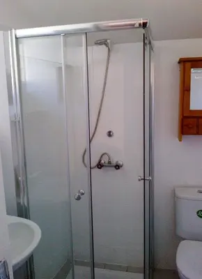 Salle de bains dans l'établissement Maison Individuelle Les Templiers