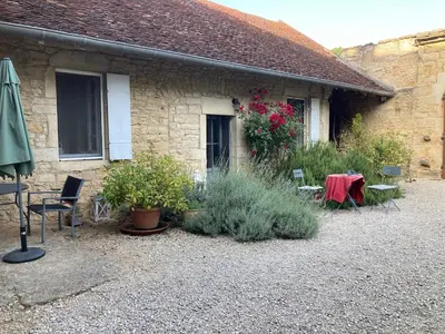 Jardin de l'établissement Charming and peaceful Appartement des Rosiers