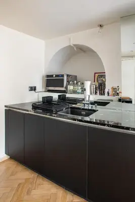 Cuisine ou kitchenette dans l'établissement Les Voûtes de Bressey, luxe et calme en hypercentre