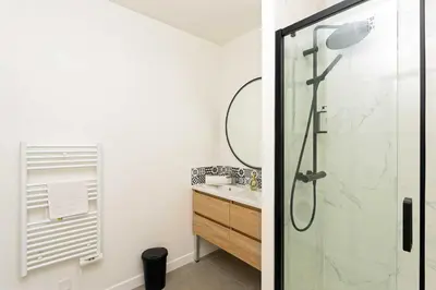 Salle de bains dans l'établissement Villa Napoléon - Appart'hôtels au coeur d'Autun - Contact Hôtels