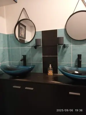 Salle de bains dans l'établissement Grand duplex en centre ville pour 10 personnes et plus
