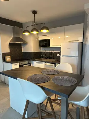 Cuisine ou kitchenette dans l'établissement T2 Luxe 50m2 Porte de Dijon Wifi Fibre Smart TV
