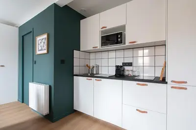 Cuisine ou kitchenette dans l'établissement Résidence Mariotte - Le Gris Ardoise - Appartement Indépendant