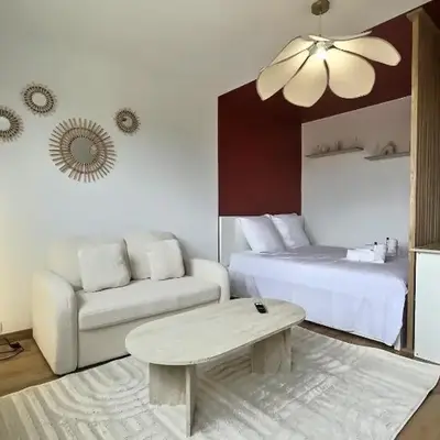 Cozy La Rocade apartment with free parking