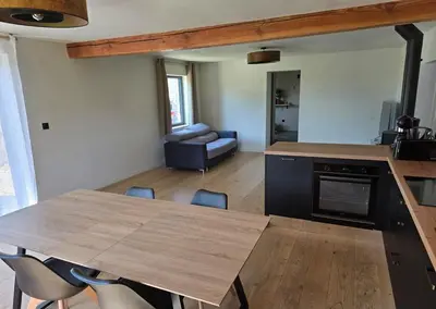 Cuisine ou kitchenette dans l'établissement Maison à la campagne