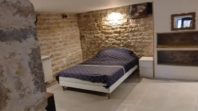 Un ou plusieurs lits dans un hébergement de l'établissement Luxury suite lilas 5