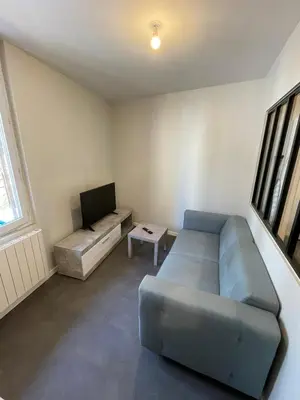 Télévision ou salle de divertissement dans l'établissement Apartment with terrace and barbecue Hyper center