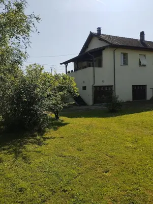 Jardin de l'établissement appartement avec terrasse et jardin