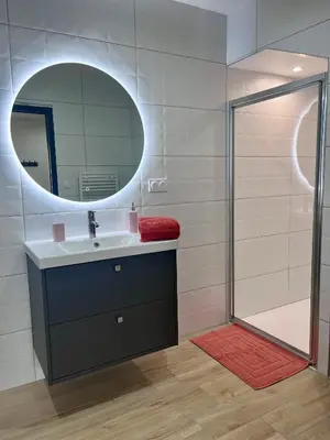 Salle de bains dans l'établissement La Longère - T2 confortable avec parking