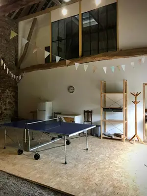 Tennis de table au sein de l'établissement Large capacity cottage - gîte Le Pré Monon ou à proximité