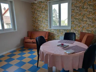 Coin salon dans l'établissement Au coteau des Thermes