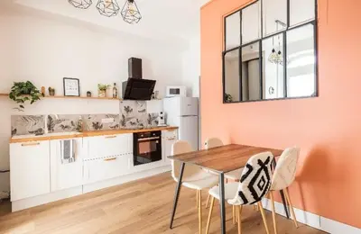 Cuisine ou kitchenette dans l'établissement L'Authentique Free parking