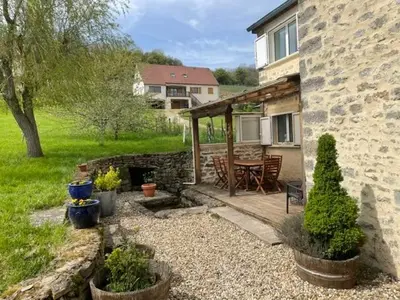 Jardin de l'établissement La Grange, superb 4 bedroom barn conversion in Bourgogne