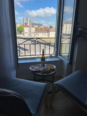 Coin salon dans l'établissement Paradis au bord de saone