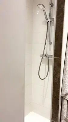 Salle de bains dans l'établissement Le Cosy