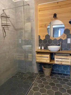 Salle de bains dans l'établissement Logement Vivre Jura