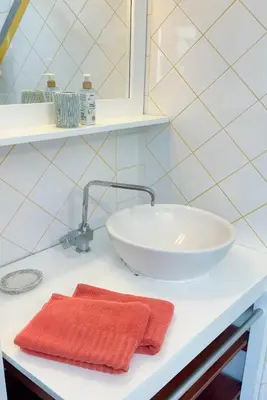 Salle de bains dans l'établissement L'artisan du Jura