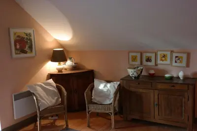 Coin salon dans l'établissement le Petit Paris