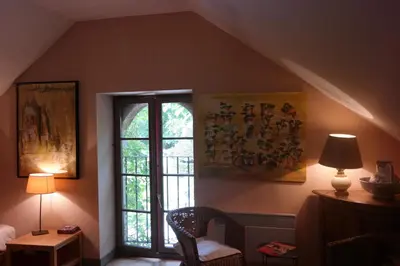 Coin salon dans l'établissement le Petit Paris