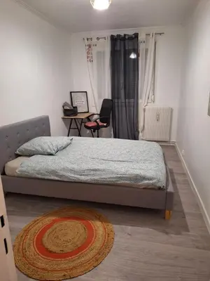 Un ou plusieurs lits dans un hébergement de l'établissement Large 3 bedroom cozy apartment
