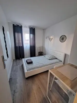 Un ou plusieurs lits dans un hébergement de l'établissement Grand 3 Bedroom Apartment Dijon