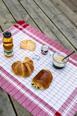 Nourriture dans la tente de luxe ou à proximité