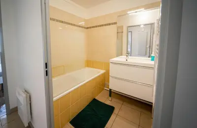 Salle de bains dans l'établissement L'echappée belle