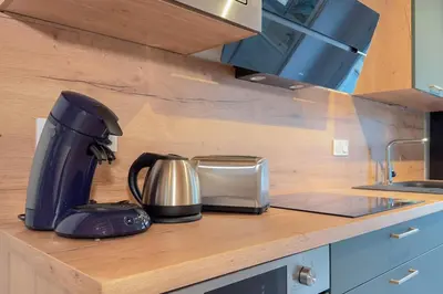 Cuisine ou kitchenette dans l'établissement Du côté du 20 Jaune Climatisé